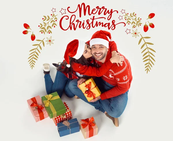 Pareja con regalos de Navidad - foto de stock