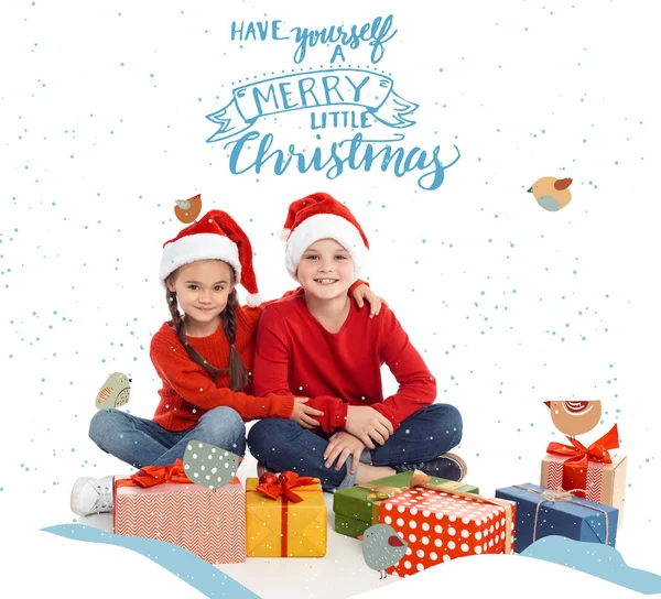 Niños con regalos de Navidad - foto de stock