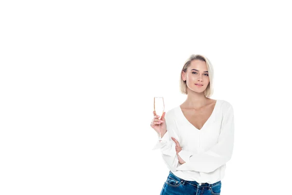 Hermosa chica sosteniendo copa de champán, aislado en blanco - foto de stock