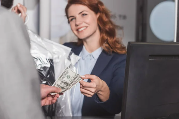 Dry cleaning manageress taking cash for order — Stock Photo