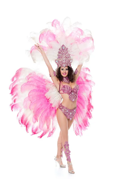 Hermosa mujer bailando en traje de carnaval con plumas de color rosa, aislado en blanco - foto de stock
