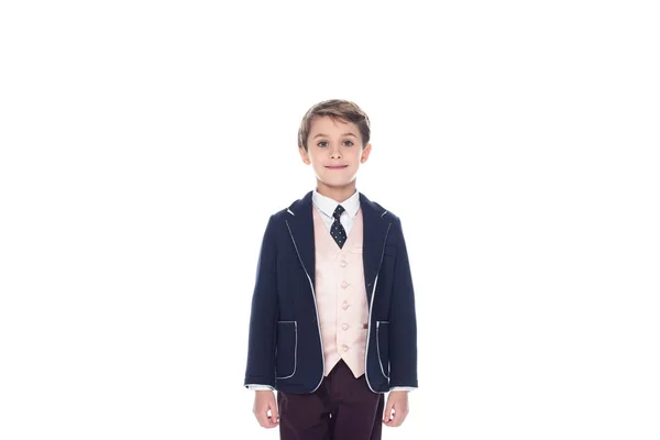 Petit garçon debout en costume, isolé sur blanc — Photo de stock