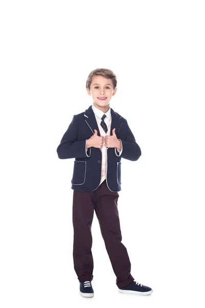 Маленький хлопчик з великими пальцями вгору жестом, ізольований на білому — стокове фото