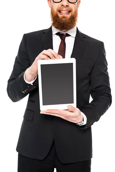 Tiro recortado de empresário barbudo segurando tablet digital com tela em branco isolado no branco — Fotografia de Stock