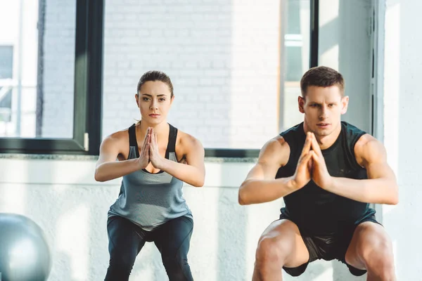 Caucasian man and woman training in gym together — Stock Photo