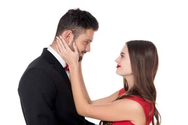 Vista laterale di fidanzata toccare fidanzati faccia isolata su bianco — Foto stock