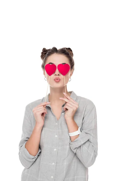 Fille couvrant les yeux avec des coeurs en papier isolé sur blanc, concept de Saint-Valentin — Photo de stock