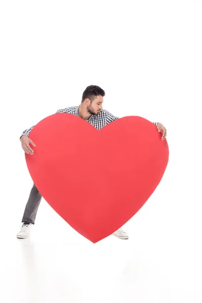 Hombre tratando de levantar gran corazón en blanco, San Valentín concepto de día - foto de stock