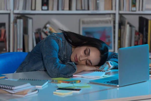 African american girl sleeping at table in library — Stock Photo