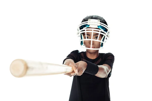 Primer plano de jugador de béisbol femenino con bate aislado en blanco - foto de stock