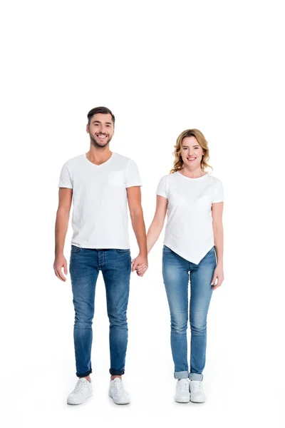 Sonriente pareja cogida de la mano, aislada en blanco - foto de stock