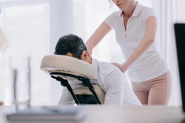 Massagem — Fotografia de Stock