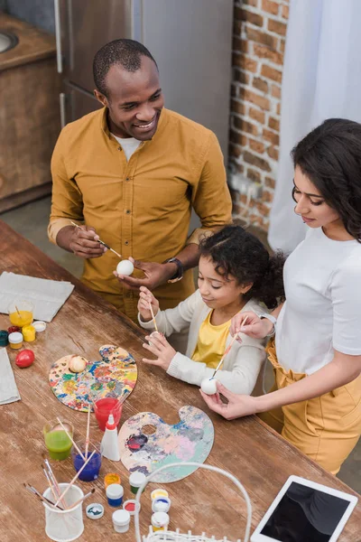 High angle view of african american family painting easter eggs — Stock Photo