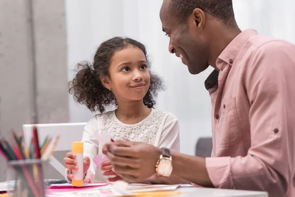 Happy african american father and daughter making greeting card on mothers day and looking at each other — Stock Photo