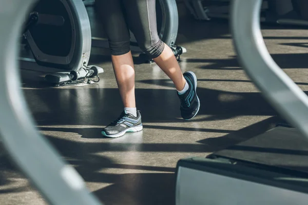 Low section of sporty woman at gym — Stock Photo