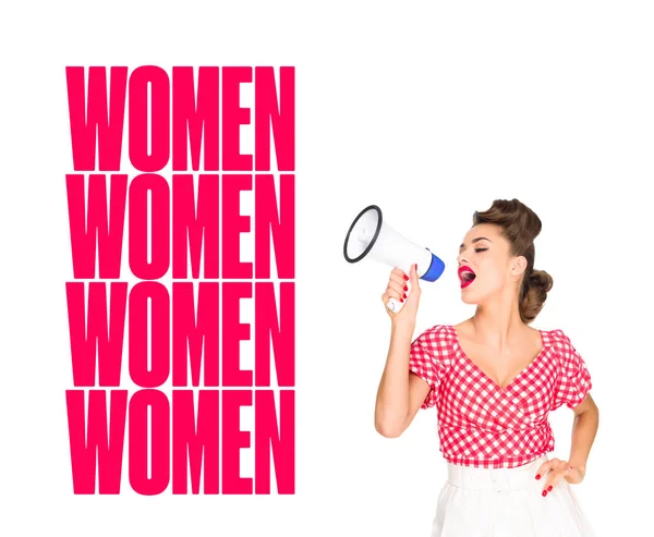 Портрет модної молодої жінки в стилі одягу з гучномовцем і жінками, що повторюють слова ізольовані на білому — стокове фото