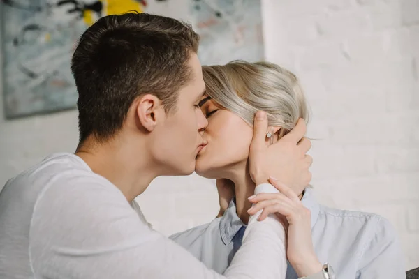 Sexy heterosexual couple kissing at home — Stock Photo