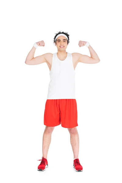 Молодий тонкий чоловік у спортивному одязі, що показує м'язи ізольовані на білому — стокове фото