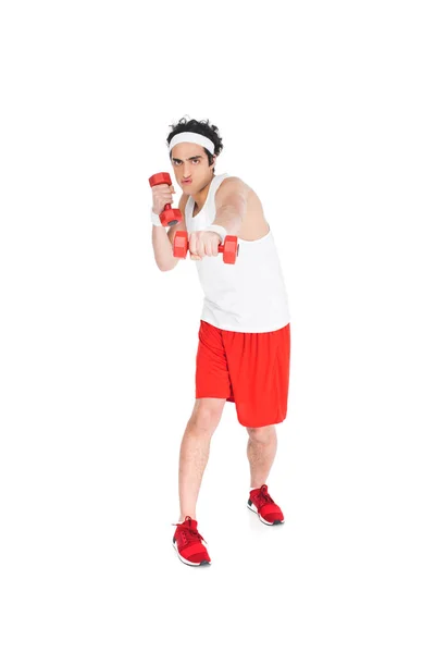 Homme mince en tenue de sport s'exerçant avec des haltères isolés sur blanc — Photo de stock