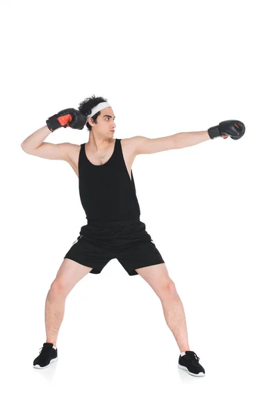 Вид сбоку тощего молодого боксера, готовящегося ударить изолированным по белому — стоковое фото