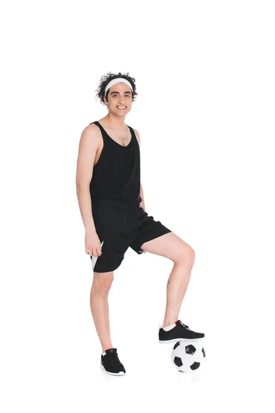Jeune sportif maigre debout avec balle isolée sur blanc — Photo de stock