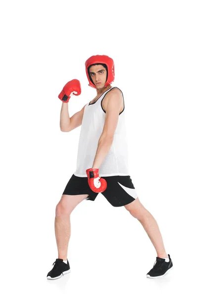 Sottile sportivo in guanti da boxe e casco in piedi isolato su bianco — Foto stock