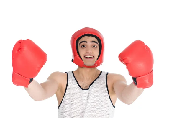 Junger hagerer Sportler mit Boxhelm und Handschuhen auf weißem Untergrund — Stockfoto