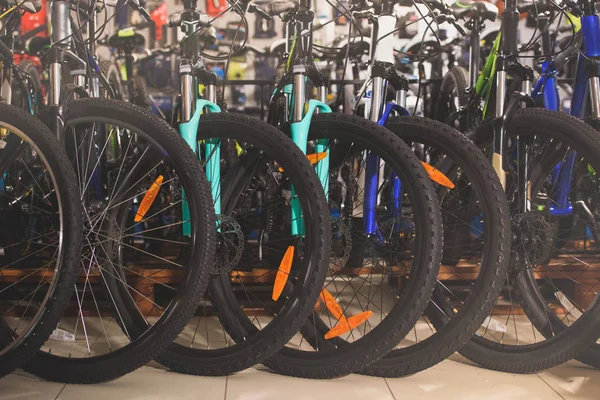 Wheels of bicycles selling in bike shop — Stock Photo
