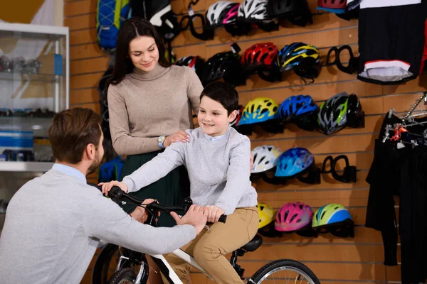 Compra de bicicleta — Fotografia de Stock