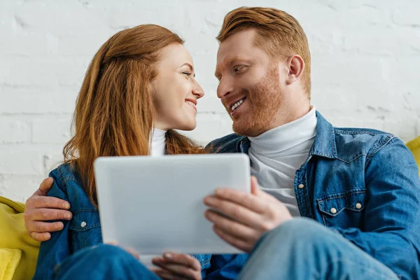 Pretty couple using digital tablet — Stock Photo