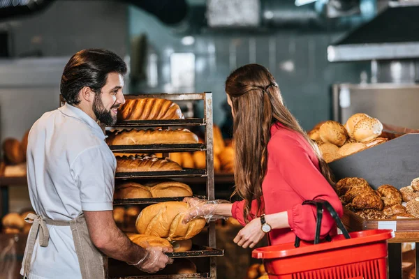 Side view of shop assistant and woman in grocery shop — Stock Photo