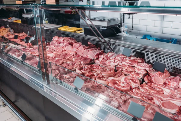 Close up view of arranged raw meat in grocery shop — Stock Photo