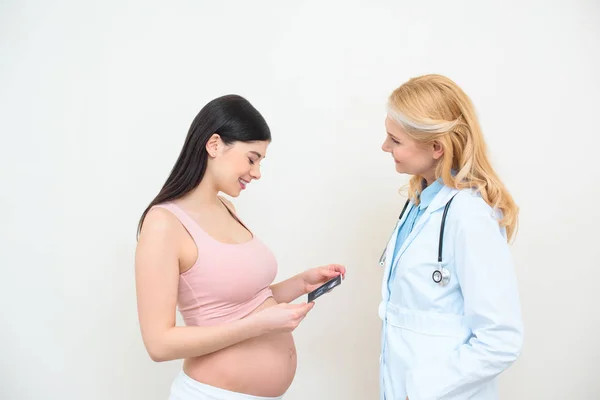 Mujer embarazada. - foto de stock