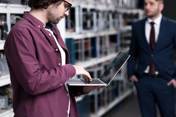 Businessman and computer engineer at ethereum mining farm — Stock Photo