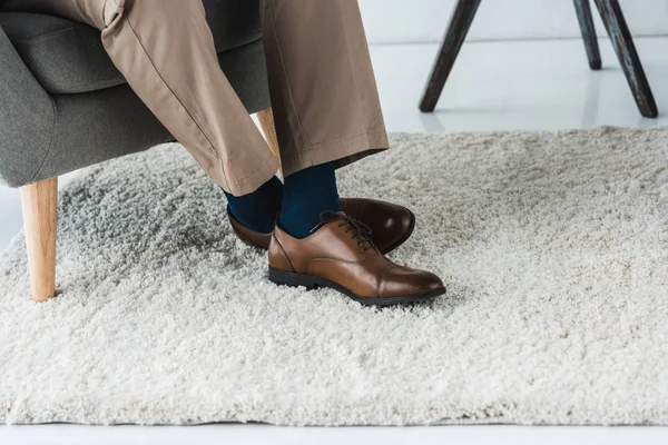 Close-up view of male feet in leather shoes — Stock Photo