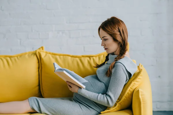 Lecture enceinte — Photo de stock