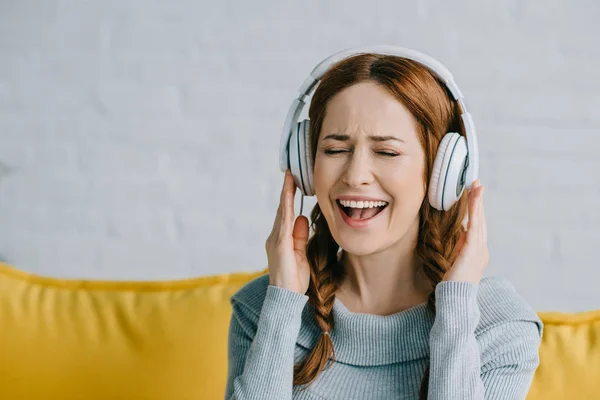 Écouter de la musique — Photo de stock