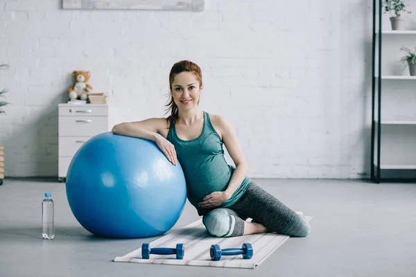 Pregnant fitness — Stock Photo