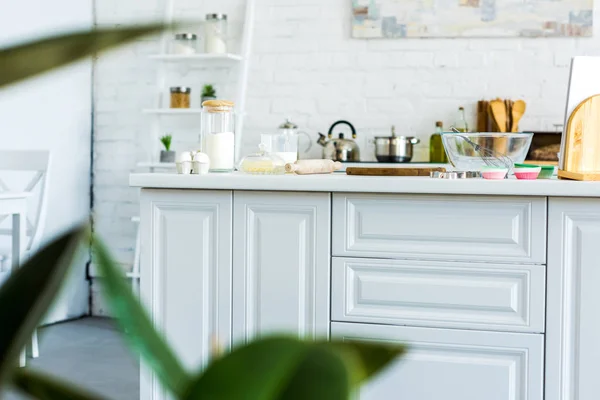 Utensil on kitchen counter in light modern kitchen — Stock Photo