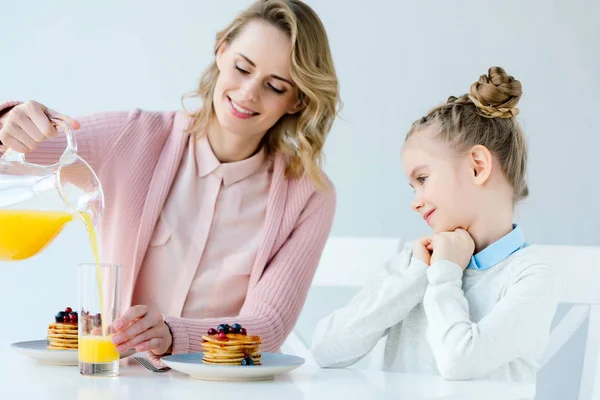 Mother and daughter — Stock Photo