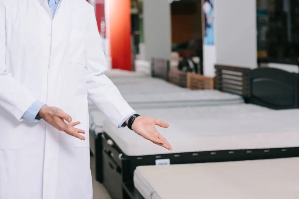 Orthopedist in mattresses store — Stock Photo