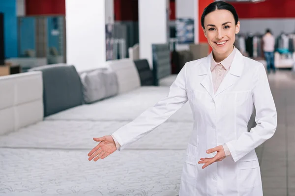 Orthopedist in mattresses — Stock Photo