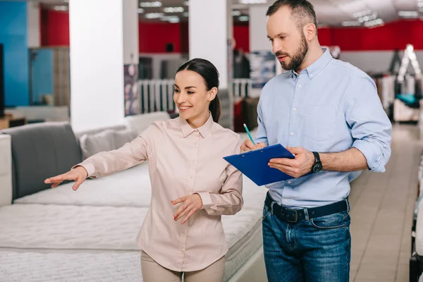 Choosing mattress — Stock Photo