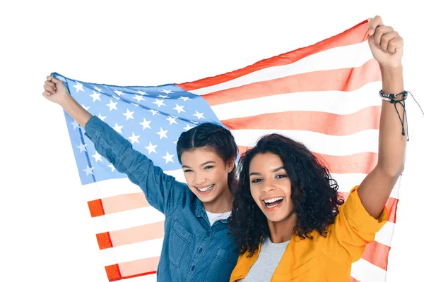 Adolescentes estudiantes con bandera de EE.UU. aislado en blanco - foto de stock
