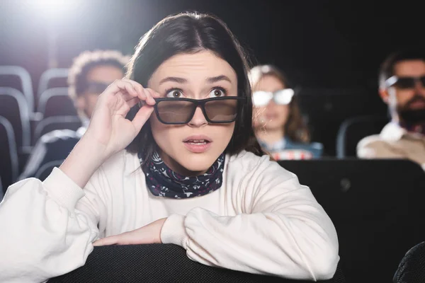 Selective focus of shocked woman in 3d glasses watching movie in cinema — Stock Photo