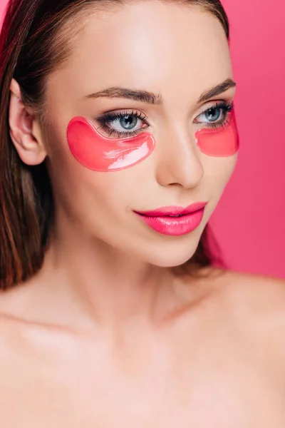 Nackte schöne Frau mit Augenklappe im Gesicht isoliert auf rosa — Stockfoto