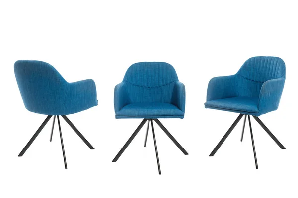 Синие стильные кресла изолированы от белого — стоковое фото