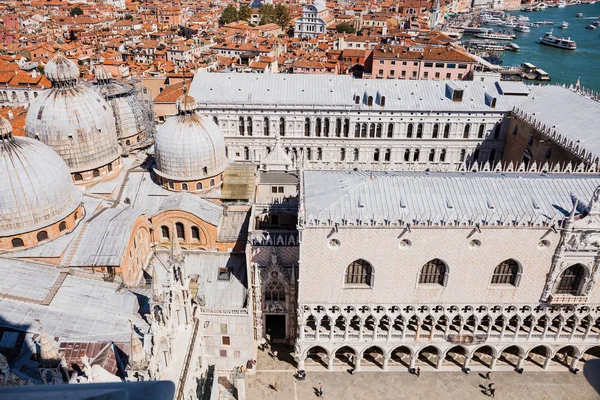VENICE, ITALY - SEPTEMBER 24, 2019: high angle view of Cathedral Basilica of Saint Mark and palace of doge in Venice, Italy — Stock Photo