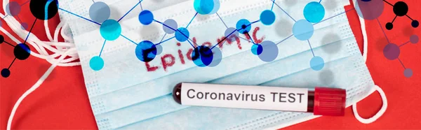 Панорамний знімок зразка з тестом на коронавірус поблизу захисних медичних масок з епідемічним написанням та ілюстрацією на червоному — стокове фото