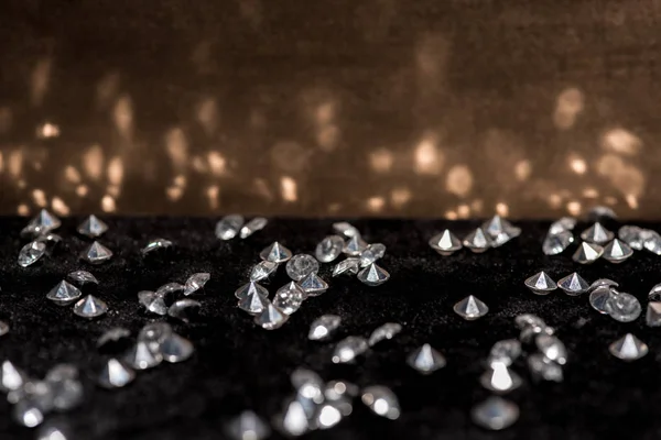 Selective focus of gemstones on velvet surface with reflection — Stock Photo